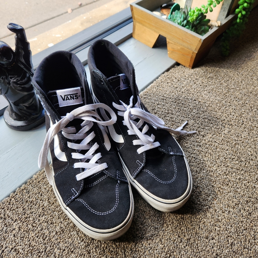 Vans SK8-Hi// very gently worn